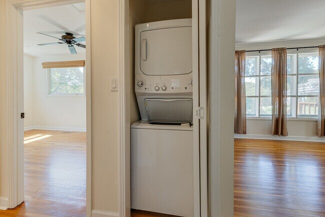 Building Photo - 2104 15th Ave S