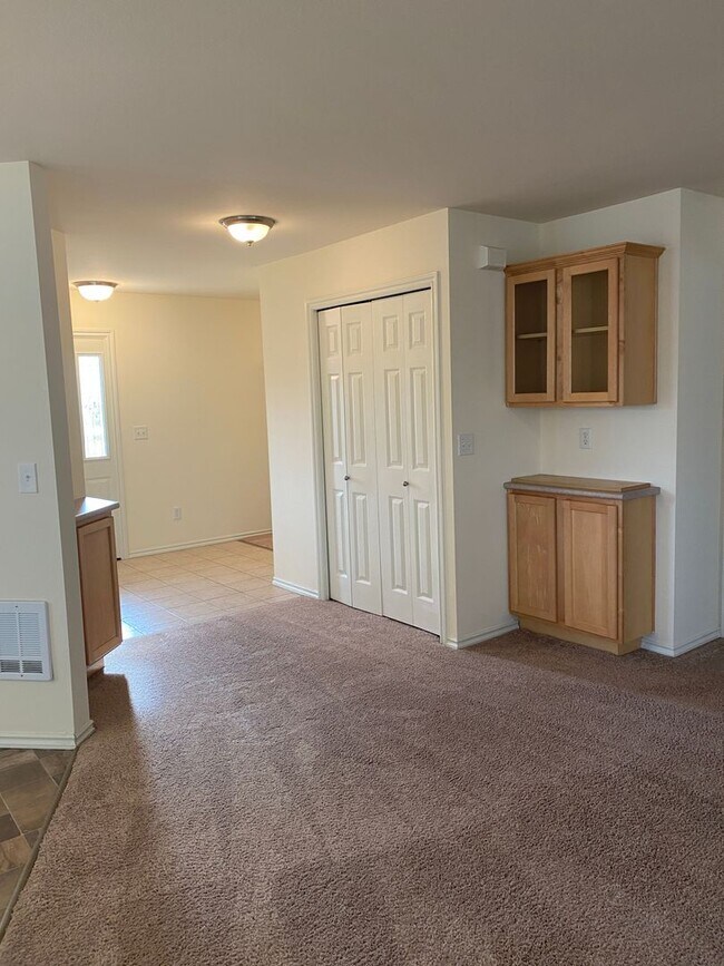 Building Photo - 917 Orchid Pl