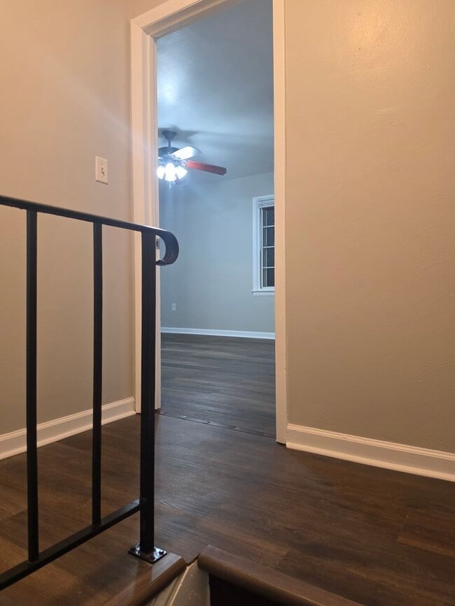 Building Photo - 3 bedroom 2.5 bath townhouse