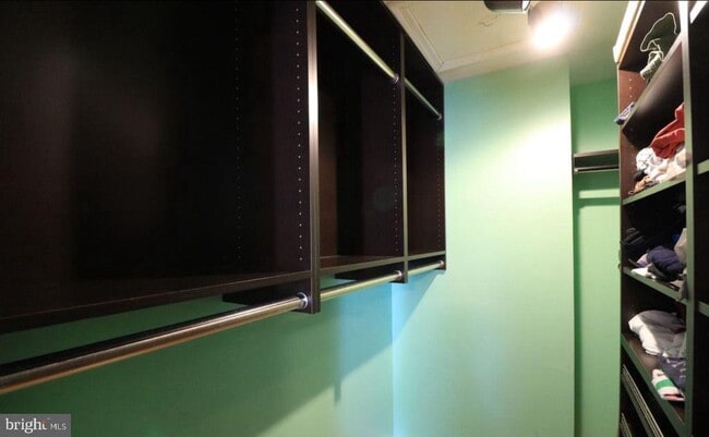 Building Photo - 553 Monet Dr