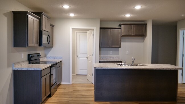 Building Photo - Like new 3 bedroom duplex - Aurora MO