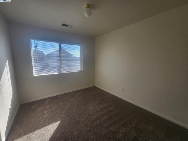 Building Photo - 2255 Chestnut St