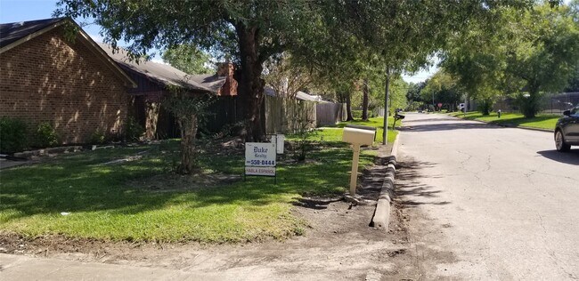 Building Photo - 10822 Lynbrook Dr