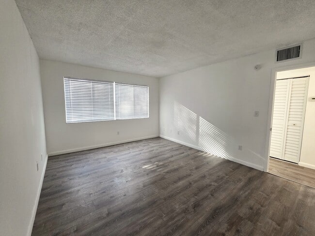 Building Photo - 14850 Naranja Lakes Blvd