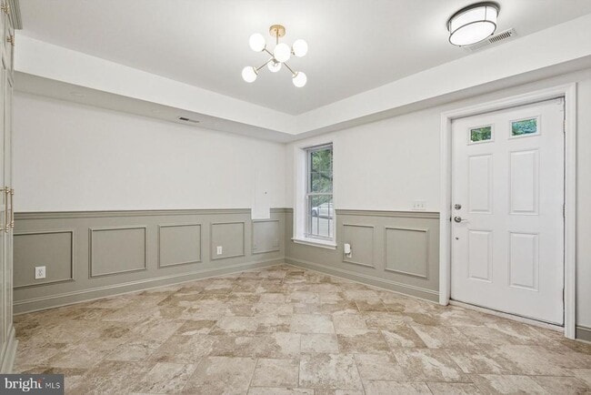 Primary Photo - 284 Parker Ave