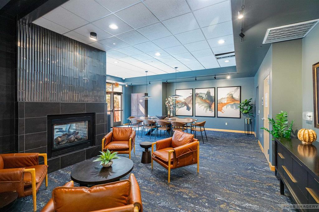 Main Floor Lounge - 625 N Segoe Rd