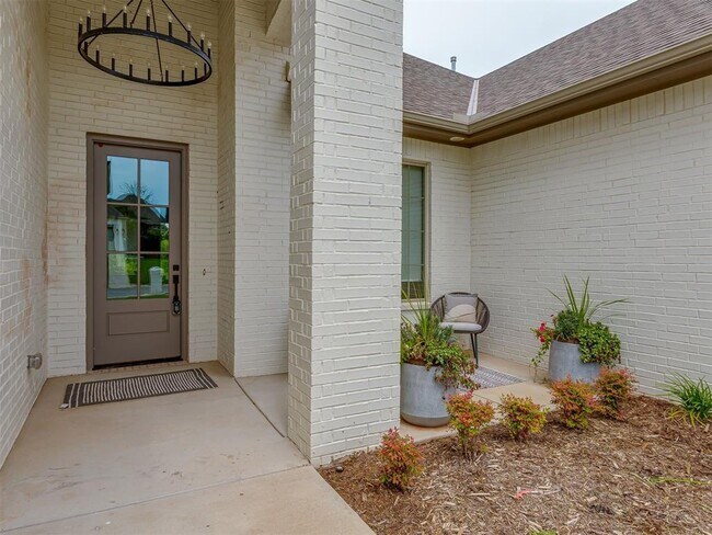Building Photo - 1433 Sadie Creek Rd