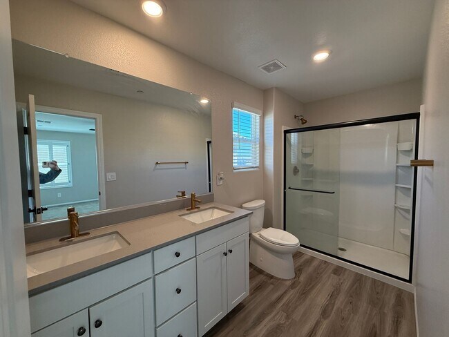 Building Photo - NLV 3 bed in a gated community!