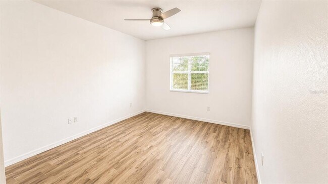 Building Photo - 1064 N Tamiami Trl
