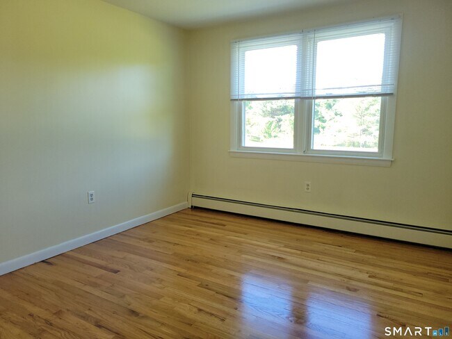 Building Photo - 381 Merrow Rd