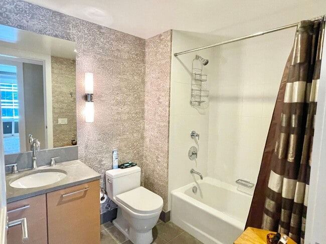 Building Photo - Millennium Stunner! 2BR/2BA 1,245sqft! Pet...