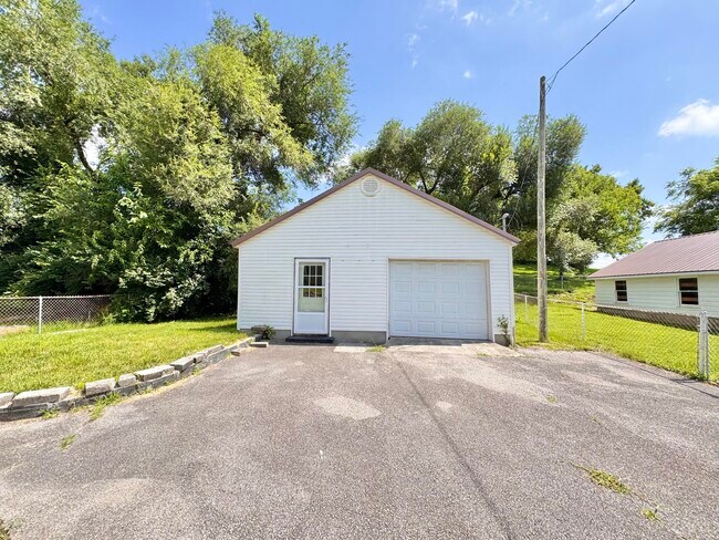 Building Photo - 107 N Robbins Ct