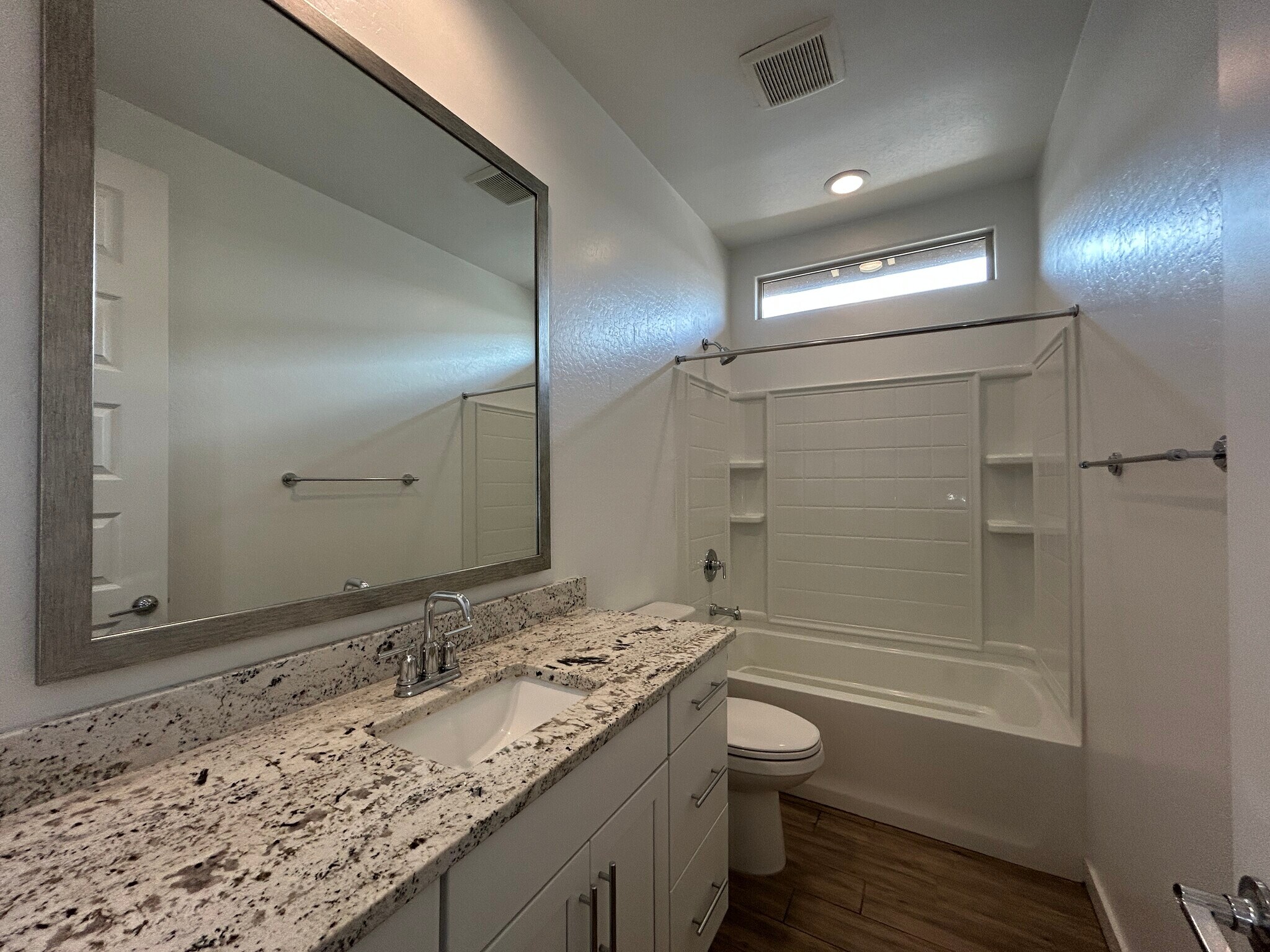 Building Photo - 2241 E Meadowview Ct