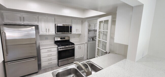 Building Photo - 544 Virginia St