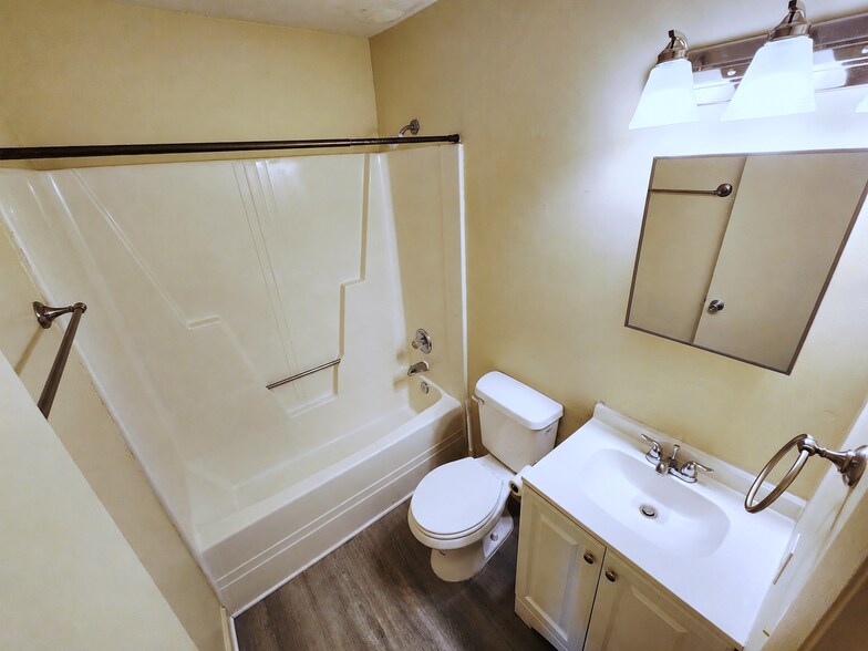 Bathroom 2 - 1348 Hunters Rd
