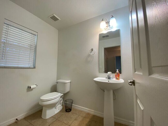 Building Photo - AVALON PARK EAST ORLANDO-$500 OFF THE FIRST MONTH'S RENT