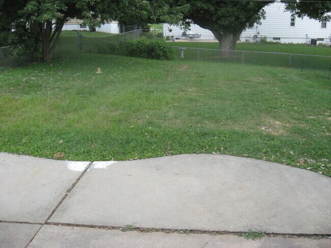 Building Photo - Duplex-Great neighborhood! NEW REDUCED PRICE - $1538 per month!