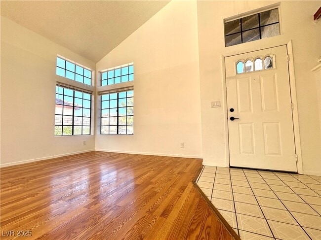 Building Photo - 425 Pemberry Cir