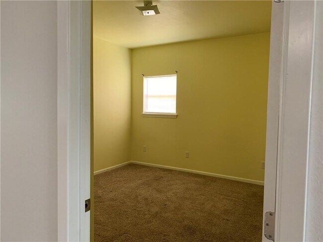 Building Photo - 222 Riviera Dr