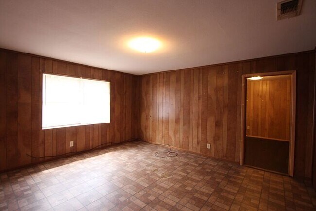Building Photo - Cozy 2 Bedroom, 1 Bath Duplex in Tyler!