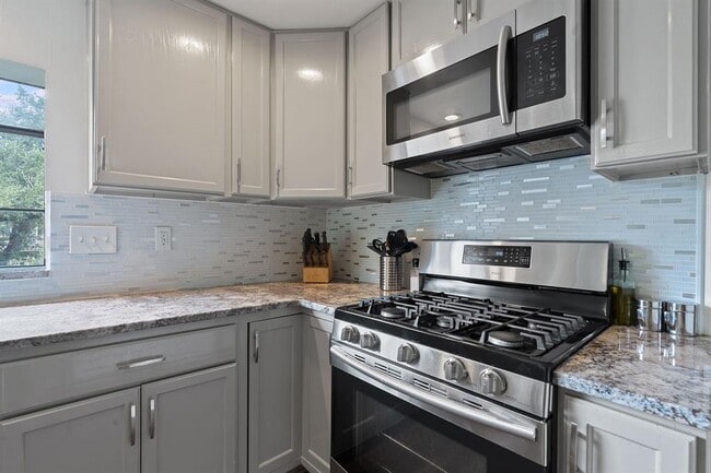 Building Photo - 1428 Gracy Dr
