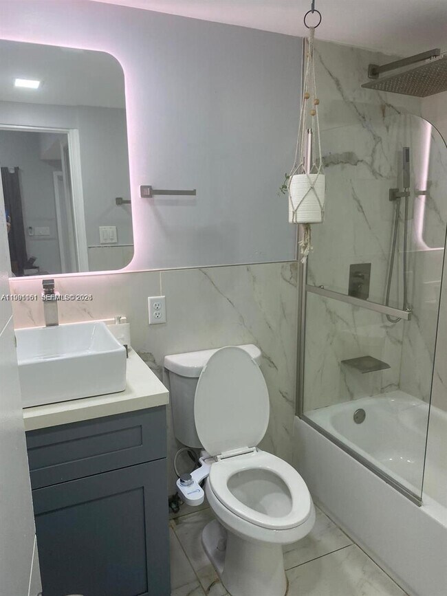 Building Photo - 2242 Polk St