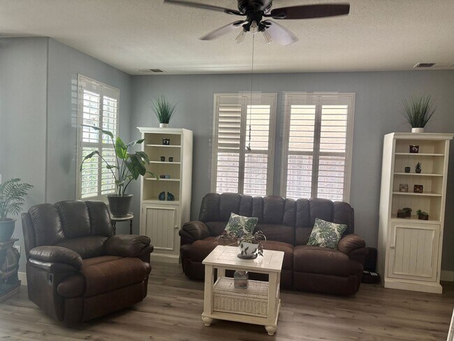 Building Photo - Cute As A Bug 3/2 Natomas Home!  (Please see attached info for viewings!