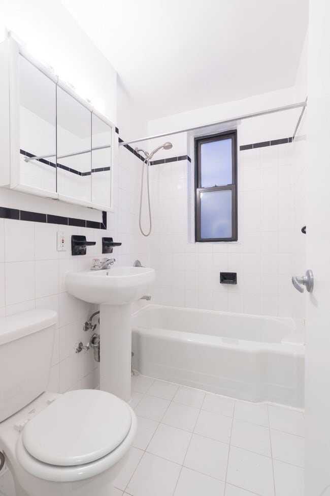 Bathroom - 110 W 15th St