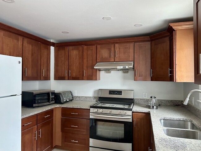 Building Photo - 27 Griggs Pl