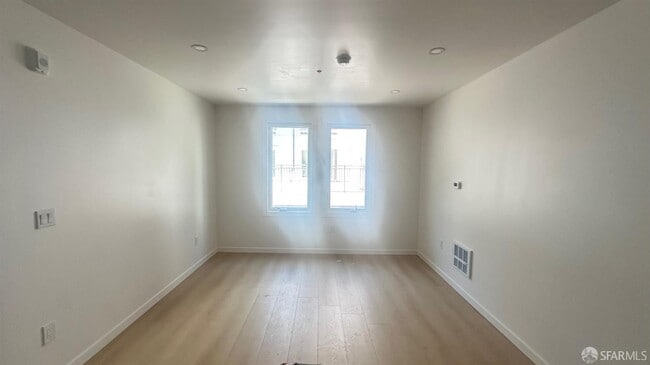 Building Photo - 1553 Leavenworth St