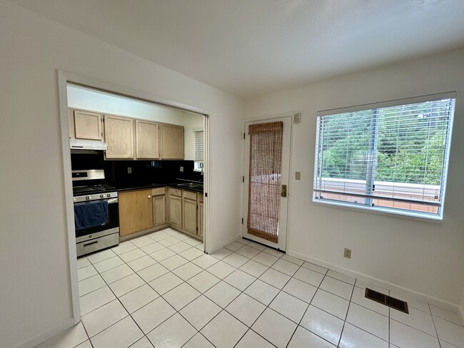 Building Photo - 57 Rebecca Ln