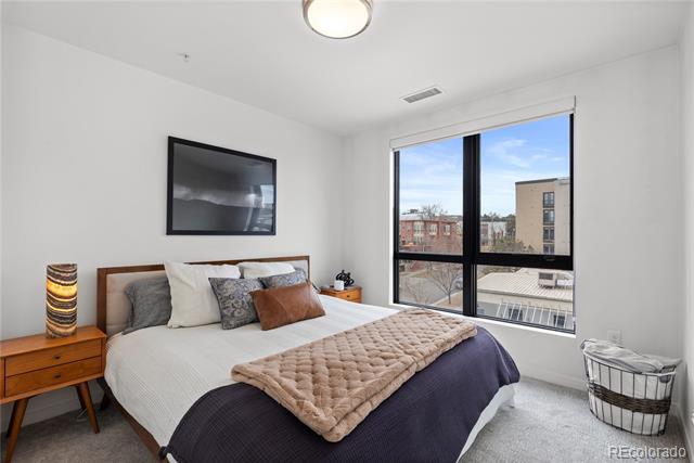 Building Photo - 1735 Central St