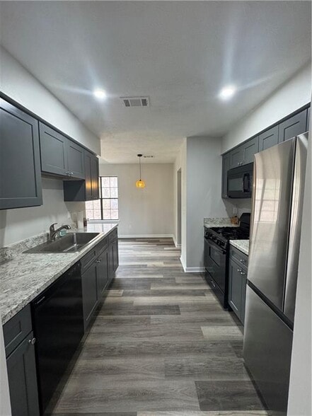 Building Photo - 3821 River Rd