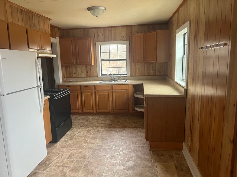 Building Photo - 202 W 13th St