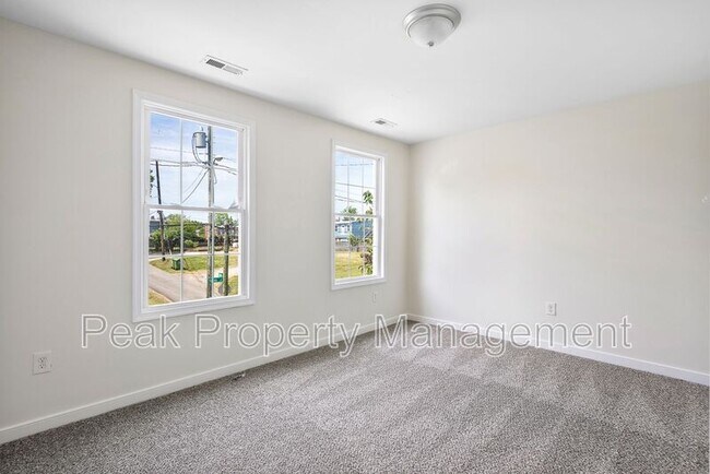 Building Photo - 819 Kinney St