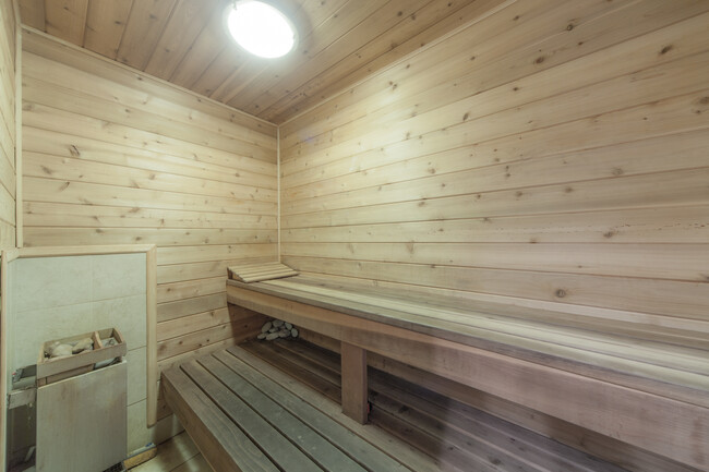 Sauna - 121 N Croft Ave