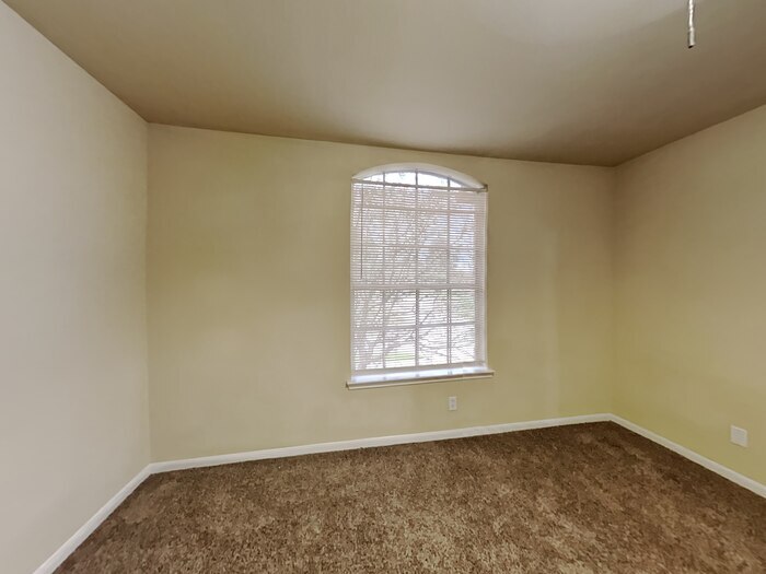 Building Photo - 25622 Oakridge Forest Ln