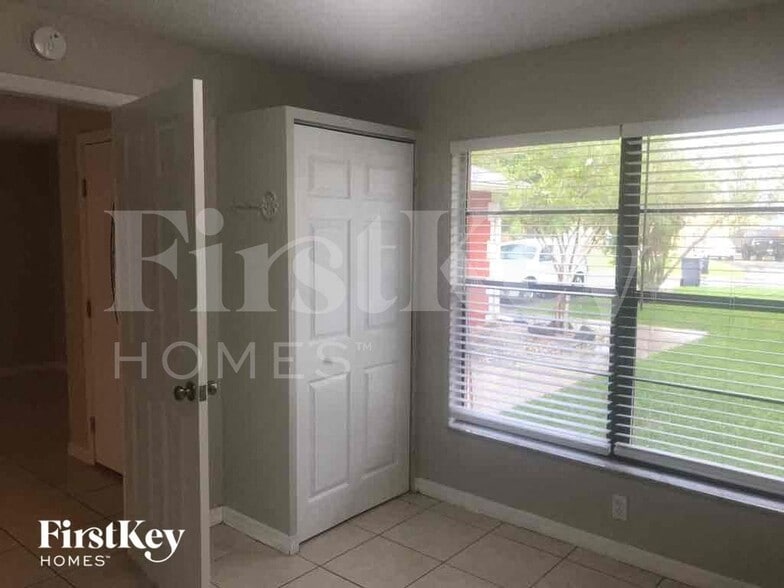 Building Photo - 617 Fisher Ct