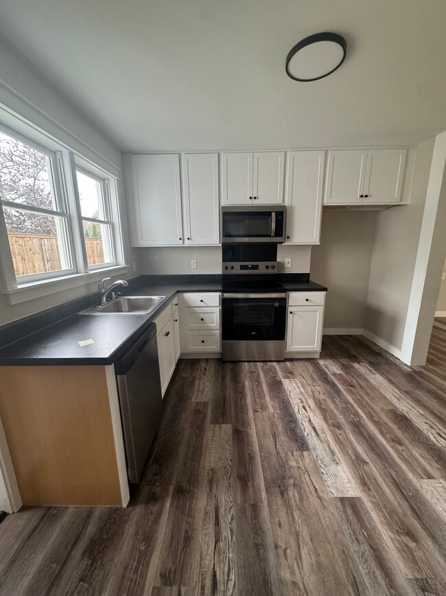 Building Photo - 610 Ripley Ave