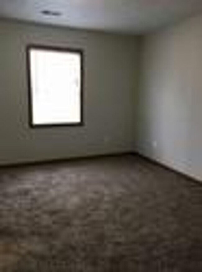 Building Photo - 405 Country Villa Ln
