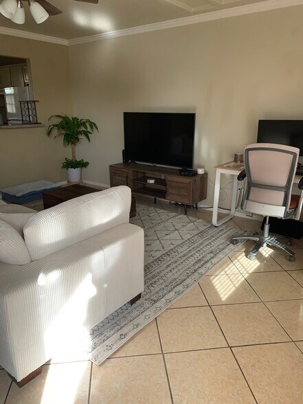 Building Photo - 121 Ramon Cardenas Dr