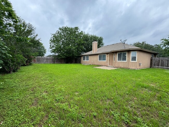 Building Photo - 5006 Glenoak Dr