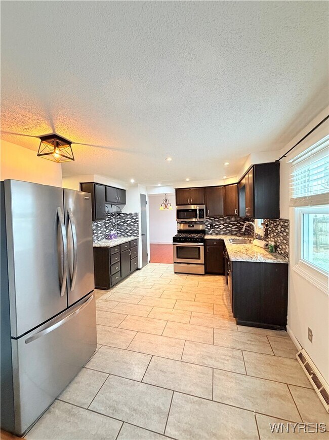 Building Photo - 79 E Toulon Dr