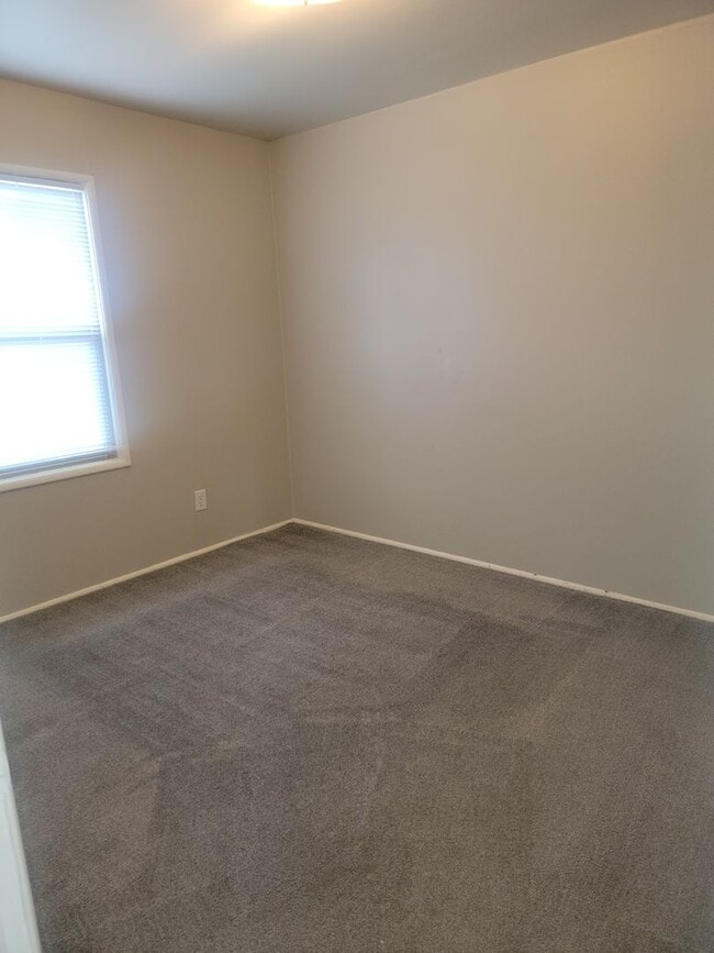 Building Photo - Cozy Parkland 2 bedroom house with Fenced Yard