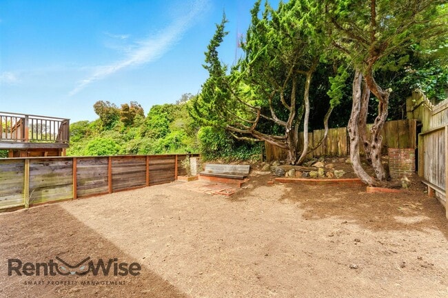 Building Photo - 61 Marview Way