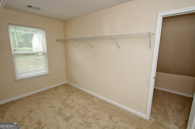 Building Photo - 728 Castle Top Ct SE