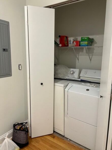 Building Photo - 1345 N Wells St