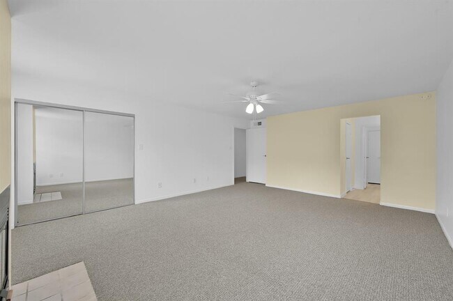 Building Photo - 9850 Pagewood Ln