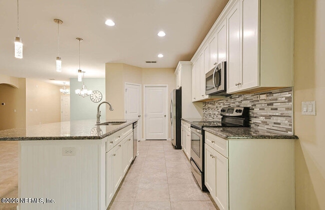 Building Photo - 15736 Spotted Saddle Cir