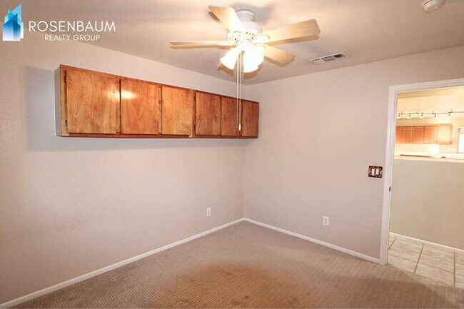 Building Photo - Gorgeous 4-bedrooms, 2-baths home with den in Peoria!